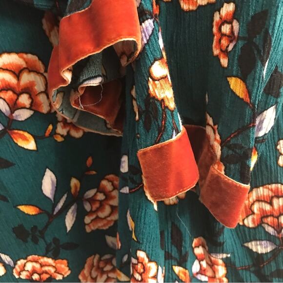 Forever 21 Floral Open front Top Size Large - Picture 2 of 7